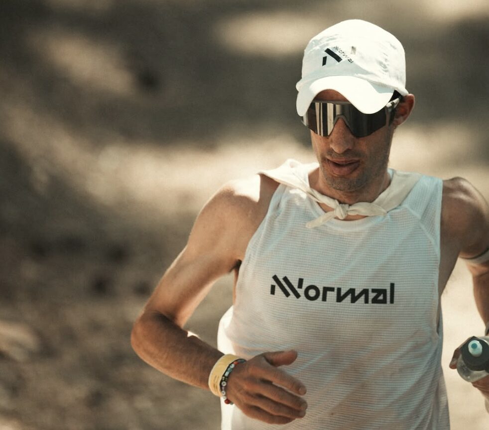 Close shot of Kilian Jornet in tshirt and cap during an ultra trial race.