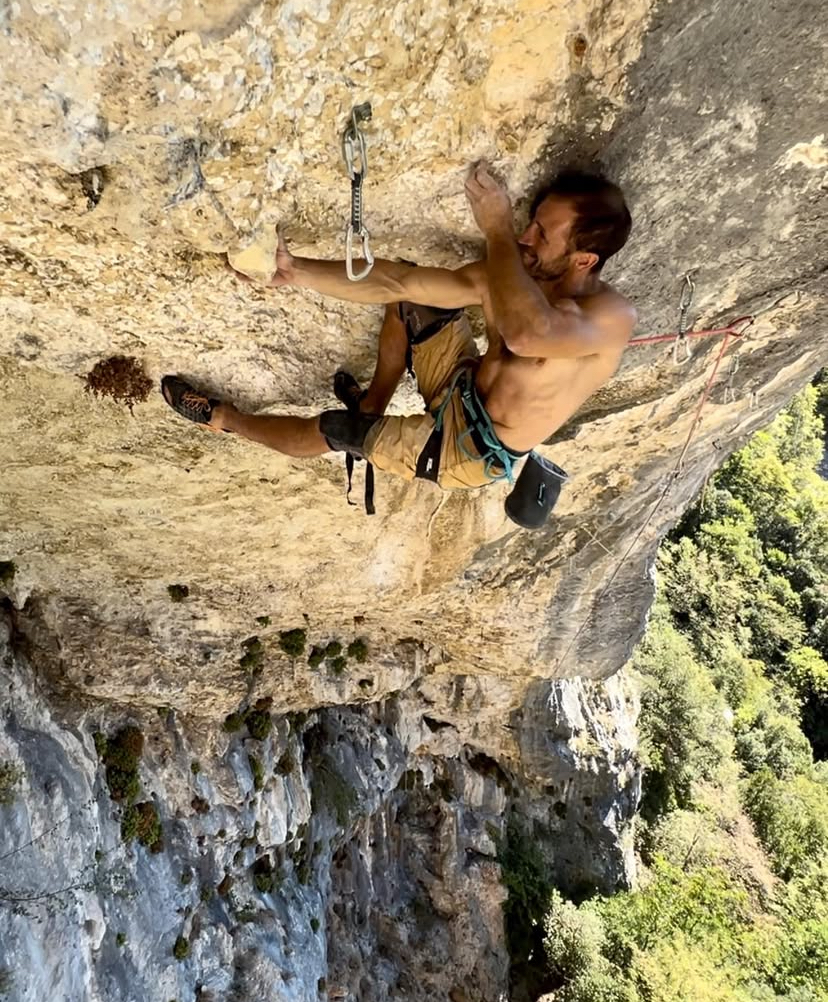 Benjamin Guigonnet climbing at Les Gorges Du Loup.