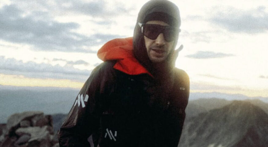 Kilian Jornet with sunglasses and a hood on.