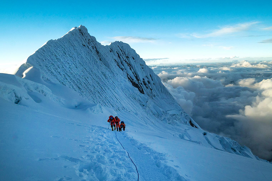 Carlos Soria and team on a lonely Manaslu.