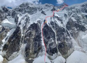 The route marked in red of the first ascent of 6,232m Tumladen Sar.
