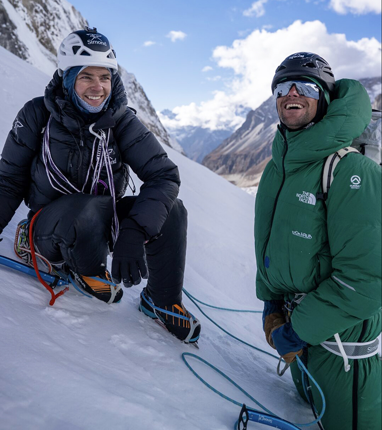 Jean and Vedrines sitting on the snow