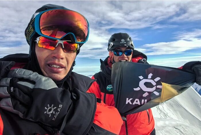 Local Climbers Crash the Piolets d'Or. Part 1: Mt.
Siguniang, China