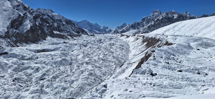 A snowy glacier in Cho Oyu's south side.