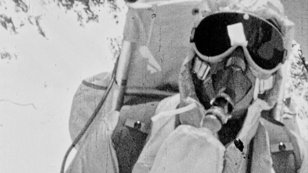 climber in oxygen mask