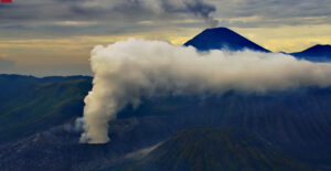 Frame of the live video streaming of the eruption of Semeru.