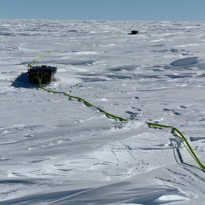 A chord stretching over the snow
