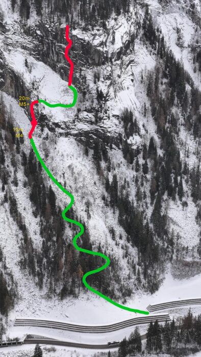 Topo of the approach (in green) to an ice climbing route (in red) 