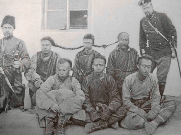 Manchurian Honghuzi (brigands) under arrest. 