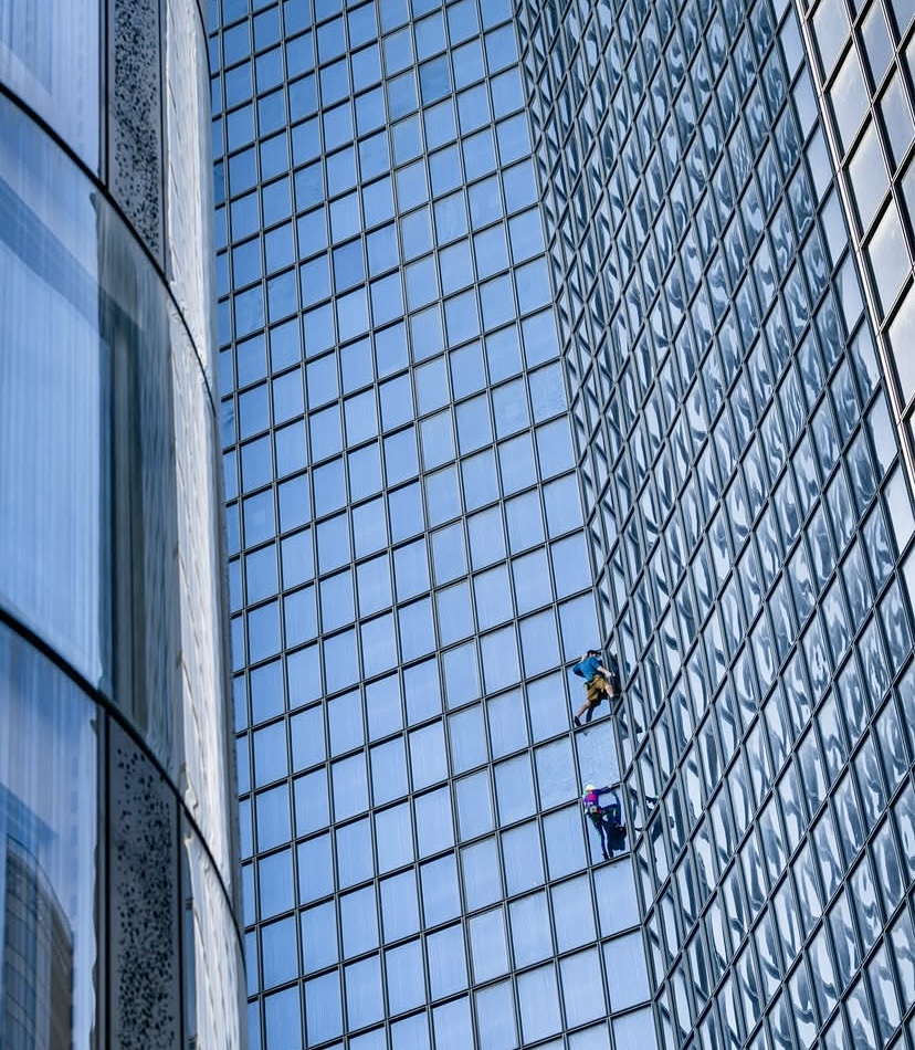 Seb Bouin and Alain Robert free soloing on a Paris skyscraper.