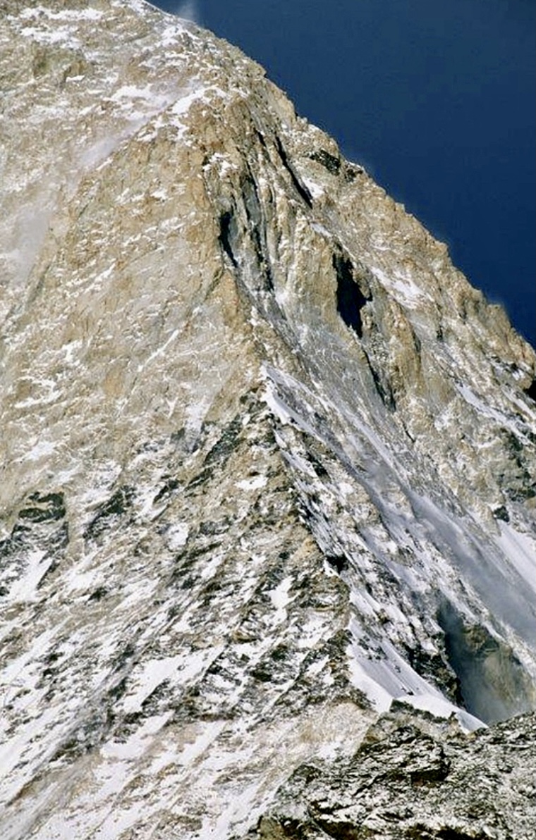 A closeup of the West Pillar of Makalu.