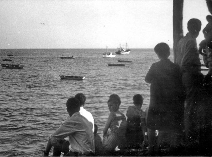 people waiting for El Fausto 1968