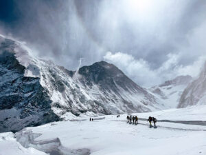 Climbers among crevasses on the huge, flattish Western Cwm.