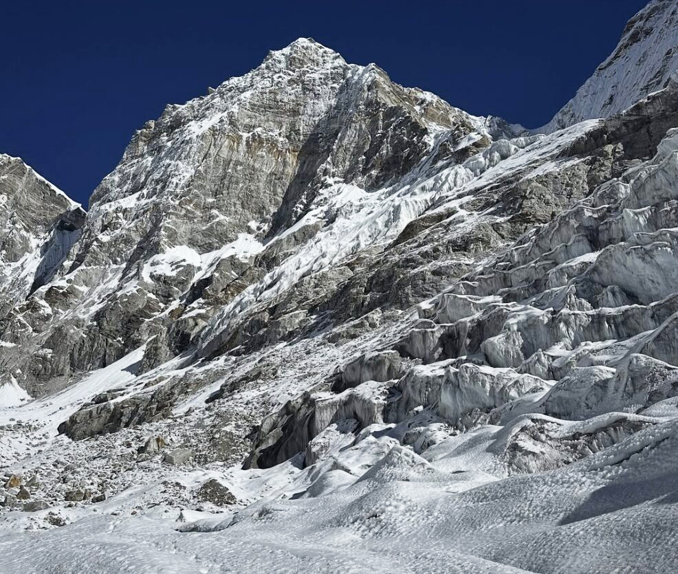 Kangri Shar looking quite dry in a sunny day.