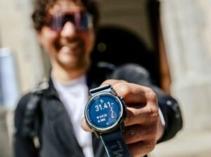 Matheo Jacquemoud showing the chronometer with the new FKT of Mont Blanc.