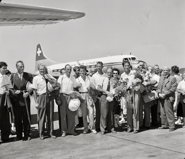 The 1956 Himalaya Expedition led by Albert Eggler, at the airport.