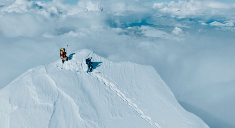 Andrzej Bargiel and Dawa Sherpa on the summit of Everest. 