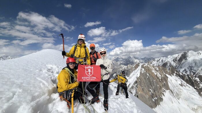 A Korean team on a snowy summit. 
