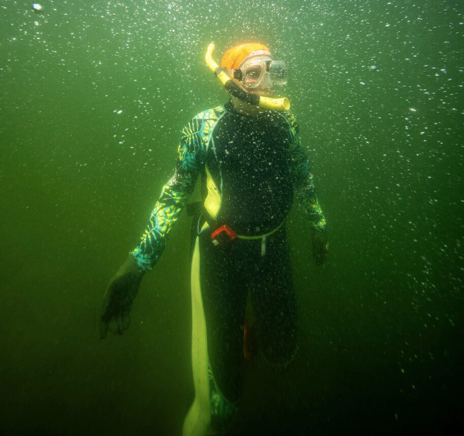 old lady diver at work