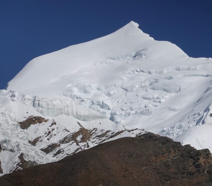 Himlung in a sunny day, completely covered in snow. 