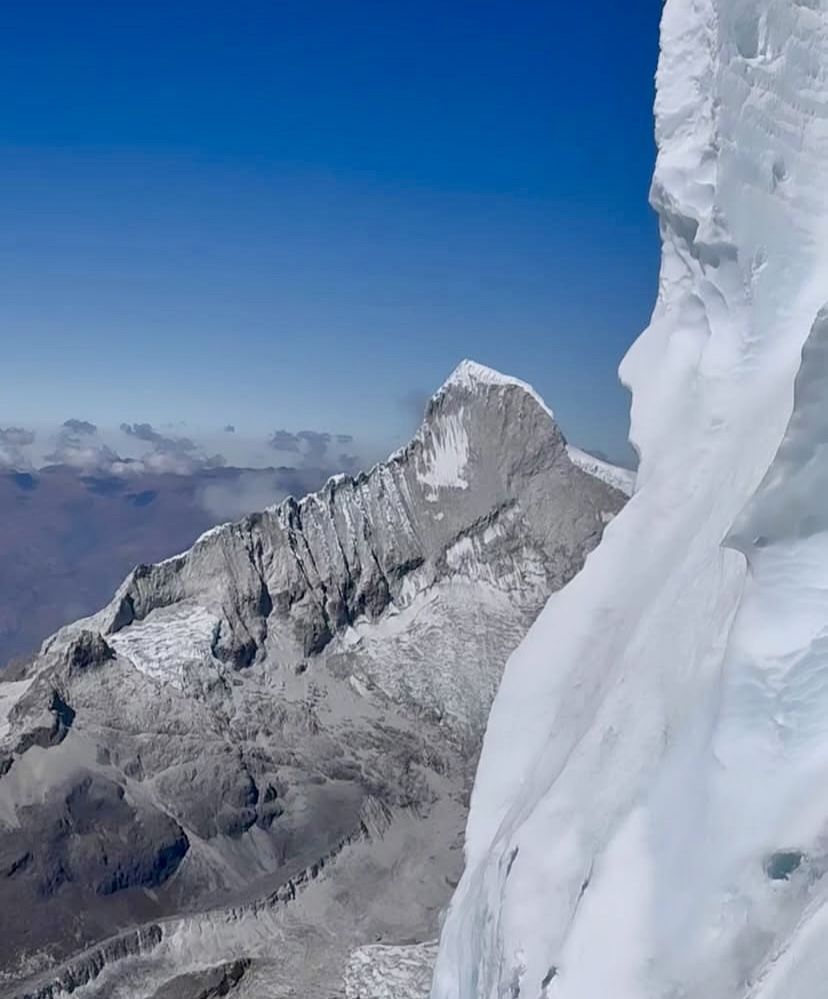 Below the summit, at dawn, Eckland saw a white look in the snow with the face of a woman, which became the reason for the route's name "Shumaq Warmi", that in Quechua is for roughly "beautiful woman". 