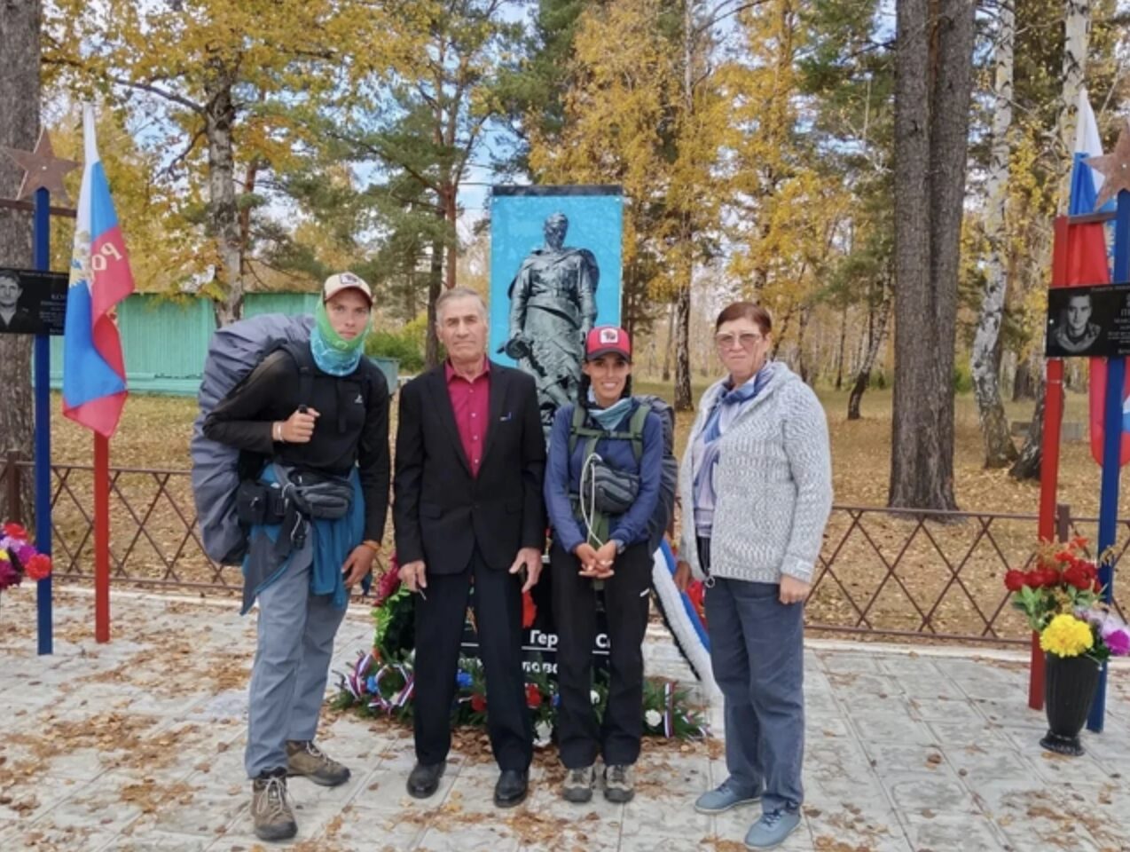 Tamara Pogosyan and Pavel Shabalin with the mayor of Ablatuysky Bor. 