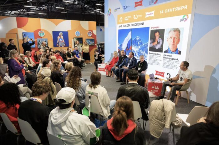 Urubko and other people tisssing ona stage in front of an audience. 